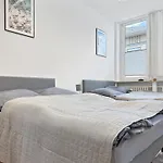 Zentrale Fuer 12 Gaeste Nahe Schlossplatz 아파트