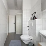 Zentrale Fuer 12 Gaeste Nahe Schlossplatz 아파트 *