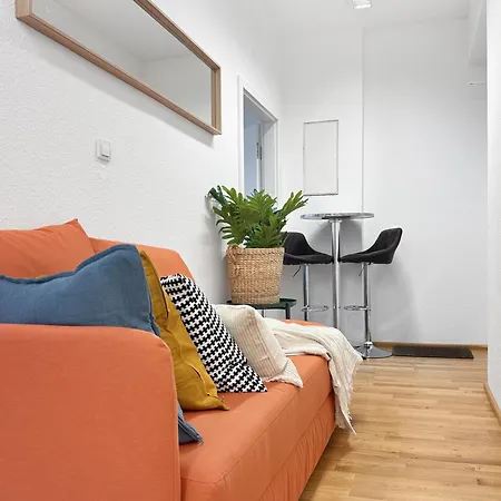 Zentrale Fuer 12 Gaeste Nahe Schlossplatz 아파트 *