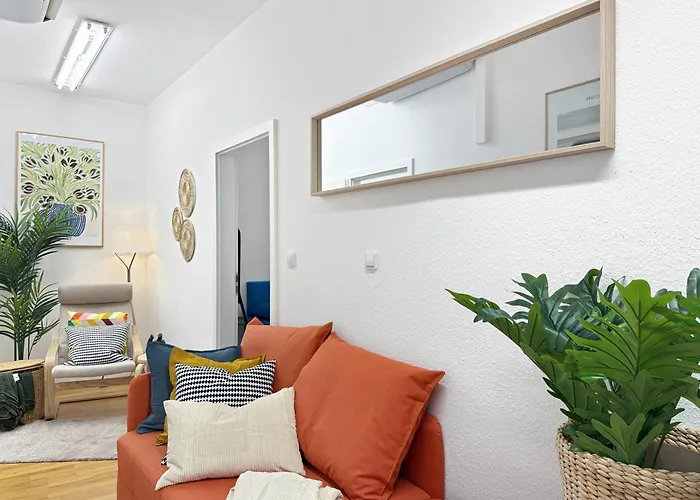 Zentrale Fuer 12 Gaeste Nahe Schlossplatz *