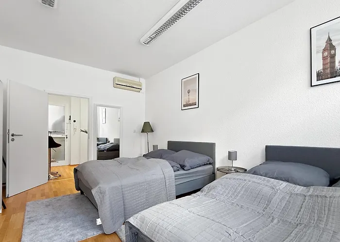 Zentrale Fuer 12 Gaeste Nahe Schlossplatz * シュトゥットガルト