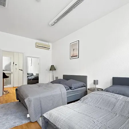 Zentrale Fuer 12 Gaeste Nahe Schlossplatz * שטוטגרט