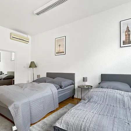 Zentrale Fuer 12 Gaeste Nahe Schlossplatz *